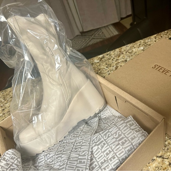 Steve Madden | Proceed Platform Wedge Boots in Bone, size 8.5US - Picture 8 of 9